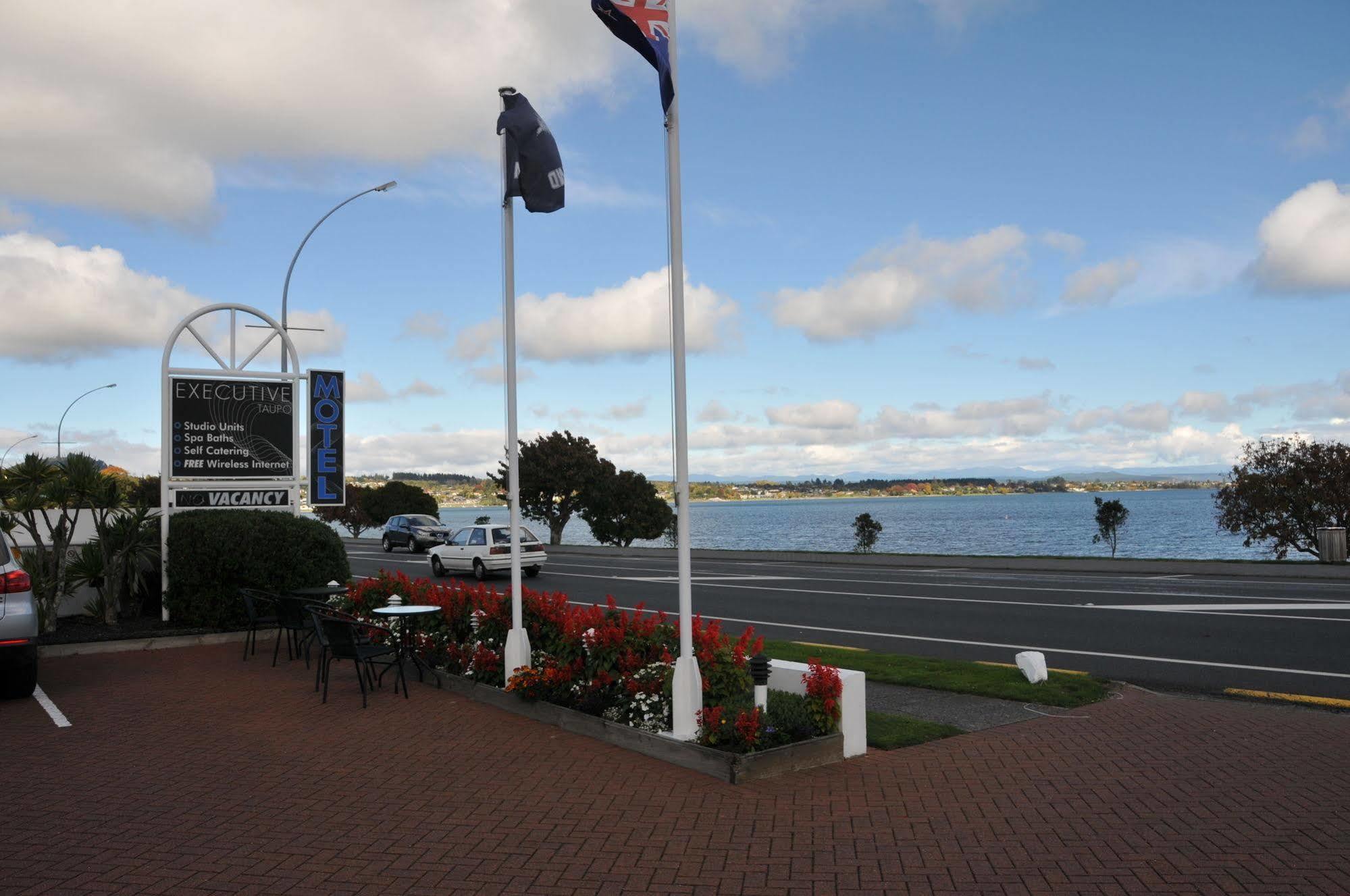 Lakeside Taupo Motel Exterior photo